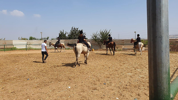 دورة ركوب خيل لطلاب العواشر في تكنولوجية جلجولية 